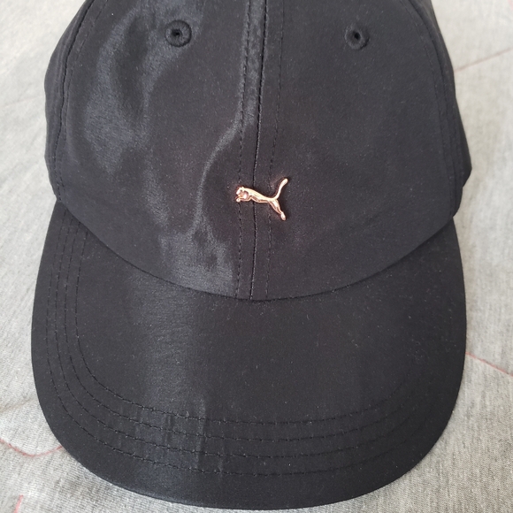 Puma Black Hat with Metallic Logo - Picture 1 of 3